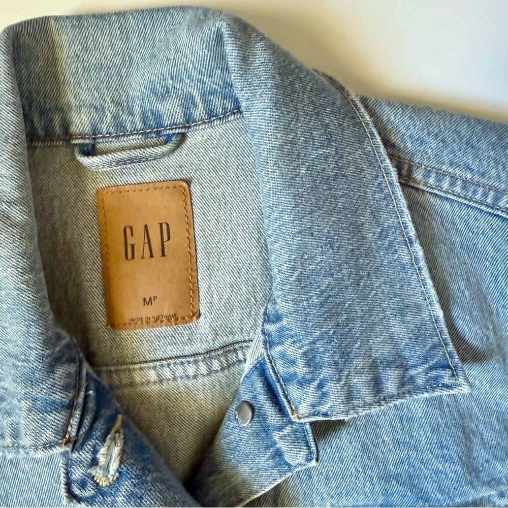 GAP Denim Jacket Medium Wash Blue Medium Petite - Picture 8 of 8
